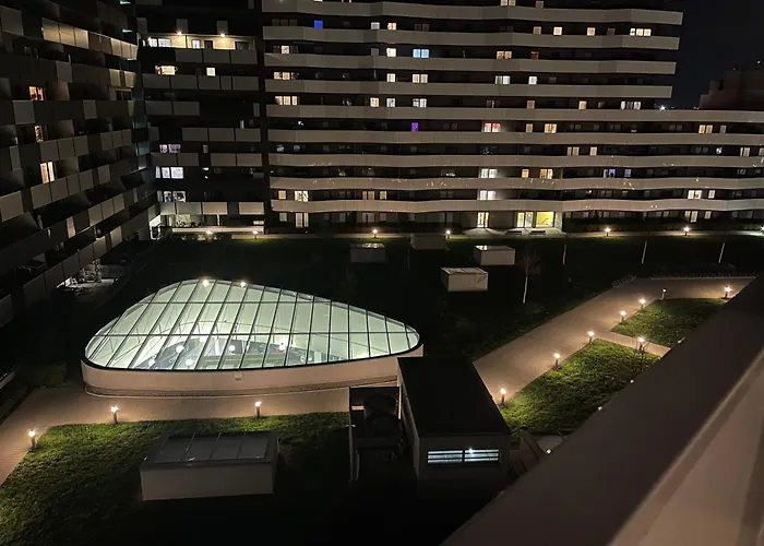 Spacious 1br With Balcony Above Citygate Shopping Complex With Metro Access Apartment Vienna