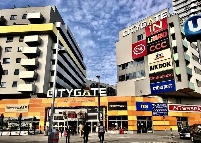 Spacious 1br With Balcony Above Citygate Shopping Complex With Metro Access דירה *