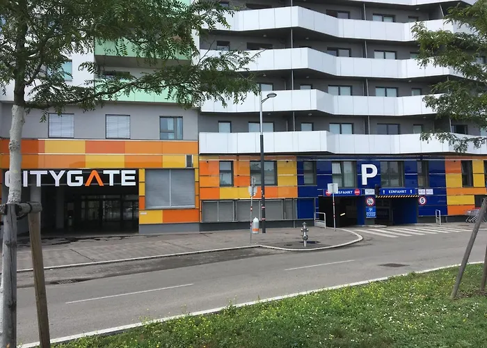 Apartment Spacious 1br With Balcony Above Citygate Shopping Complex With Metro Access