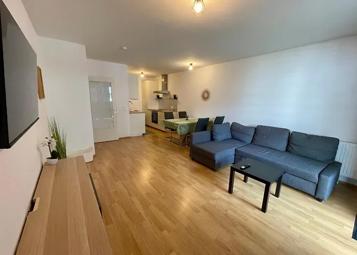 Apartment Spacious 1br With Balcony Above Citygate Shopping Complex With Metro Access *