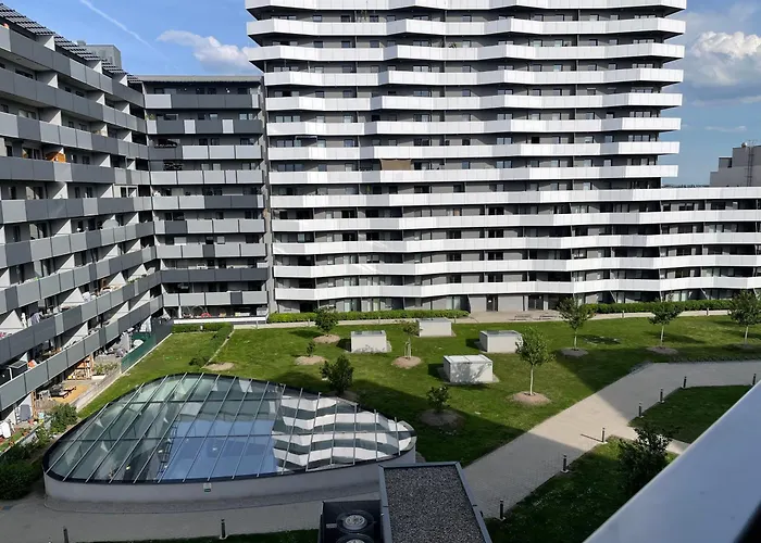 Spacious 1br With Balcony Above Citygate Shopping Complex With Metro Access Apartment