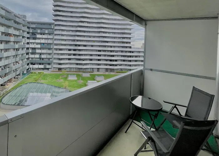 Spacious 1br With Balcony Above Citygate Shopping Complex With Metro Access *