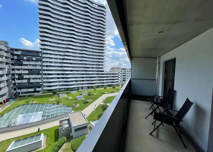 Spacious 1br With Balcony Above Citygate Shopping Complex With Metro Access Vienna